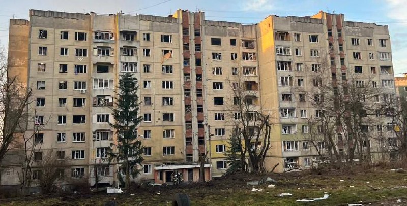 Schade aan de residentiële infrastructuur in Lviv als gevolg van een Russische aanval