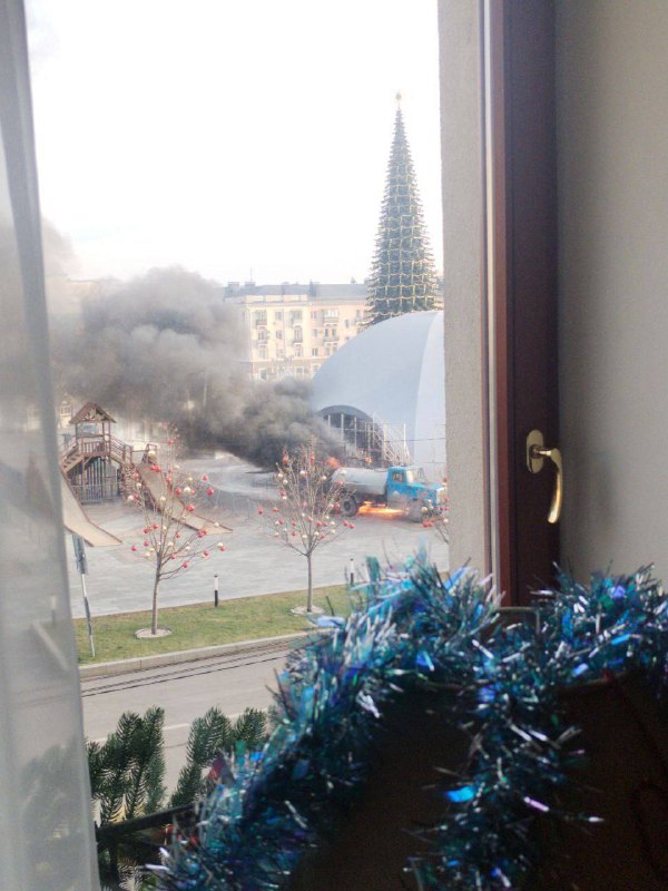 据报道，别尔哥罗德市中心的炮击造成 3 人死亡、3 人受伤