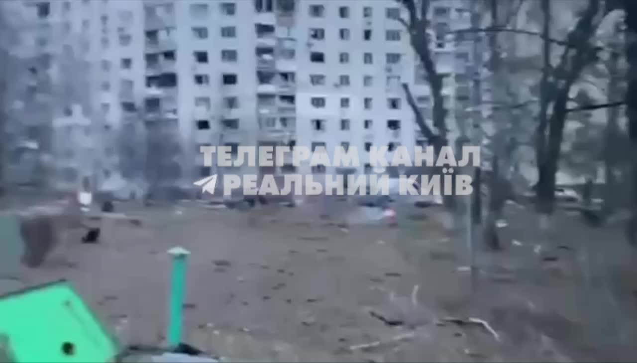 Míssil atingido no pátio de uma casa residencial em Vyshneve
