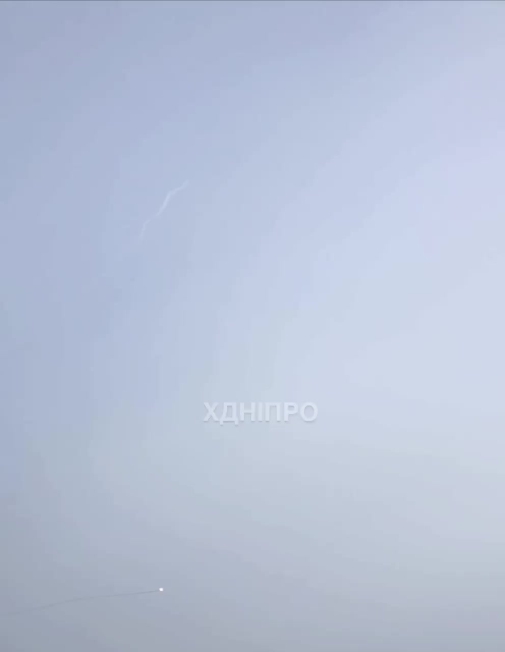 防空部队在第聂伯罗市上空击落一枚导弹