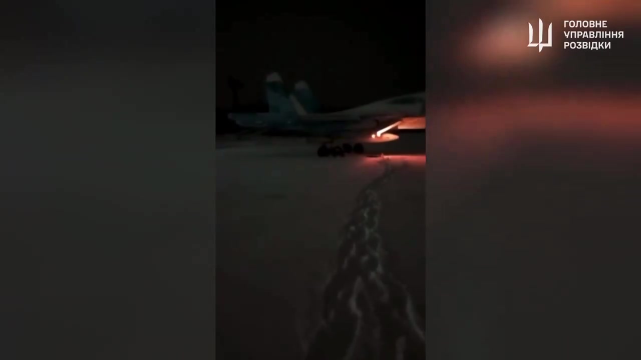 Українська військова розвідка: вчора ввечері на аеродромі Шагола під Челябінськом загорівся літак Су-34 ВПС РФ