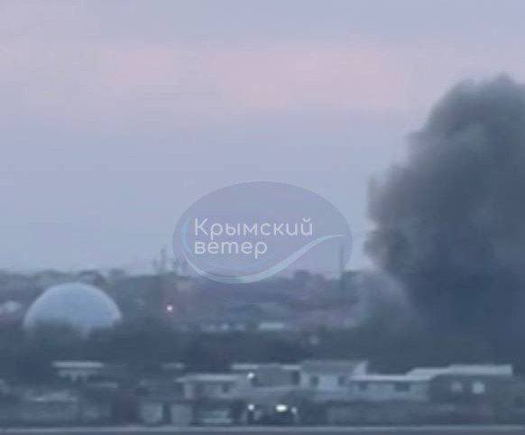 Sono state segnalate esplosioni vicino a Yevpatoriya