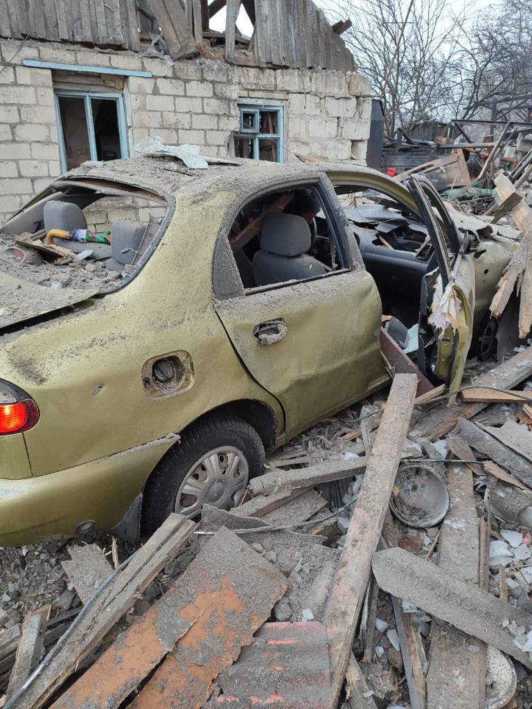 1 persona è uccisa in seguito al bombardamento russo nel villaggio di Nechvolodivka, nella regione di Kharkiv