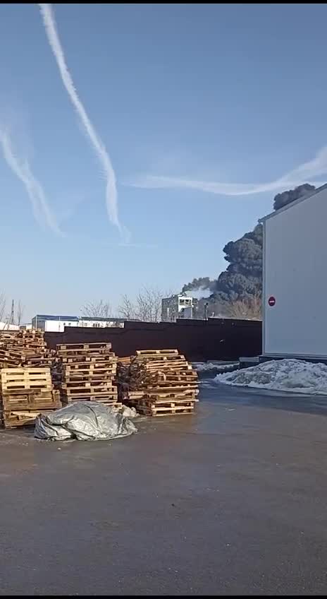 Pożar zakładów chemicznych w Szachtach w obwodzie rostowskim po zgłoszonym wybuchu