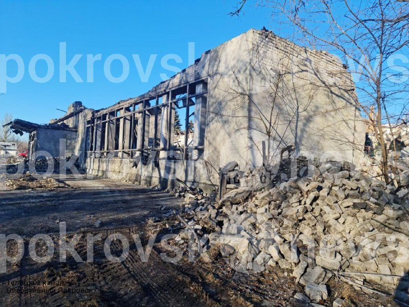Zničenie v Myrnohrade v Doneckej oblasti v dôsledku ostreľovania