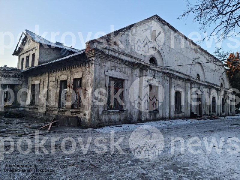 Разрушения в Мирноград на Донецка област в резултат на обстрел