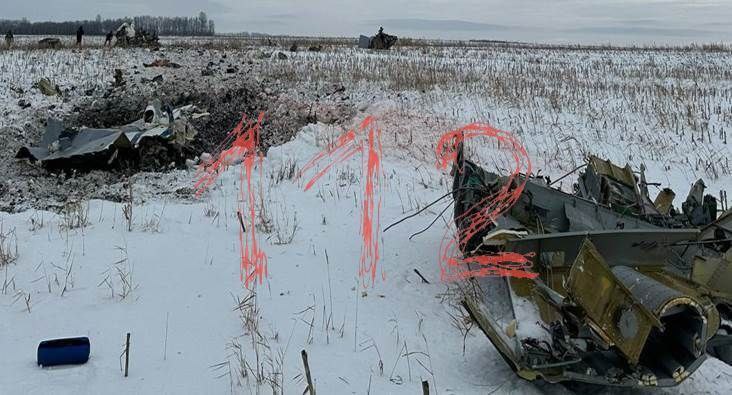 Detritos do Il-76 encontrados perto da vila de Yablonovo