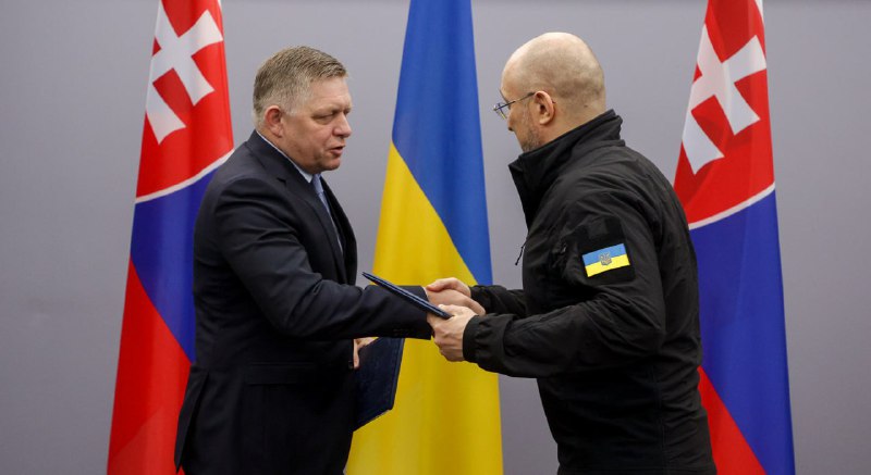 乌克兰总理什米加尔在乌日哥罗德会见斯洛伐克总理罗伯特·菲科