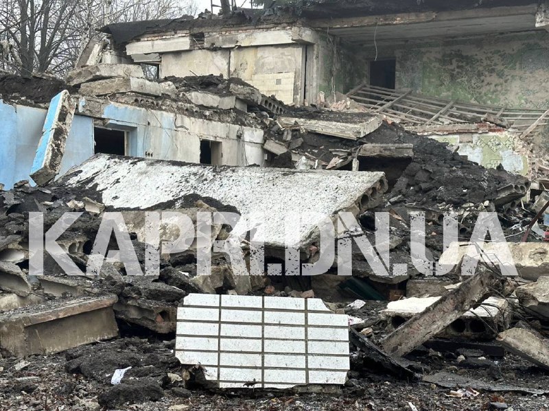 Destruição em Myrnohrad como resultado de bombardeio russo