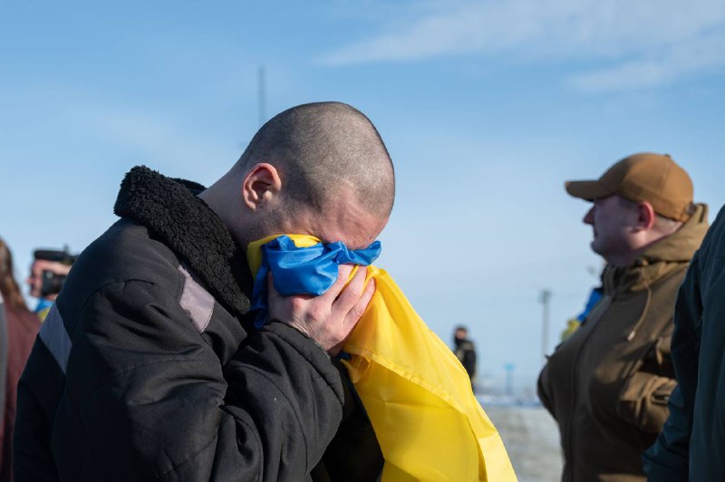 Президентът Зеленски: 207 украински военнопленници бяха освободени от руски плен
