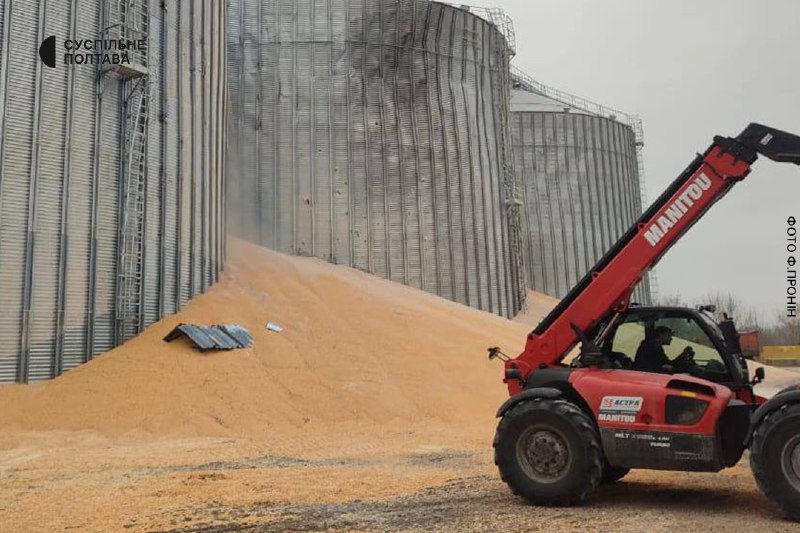 O armazenamento de grãos foi destruído no distrito de Myrhorod, na região de Poltava, como resultado do ataque de mísseis russos ontem