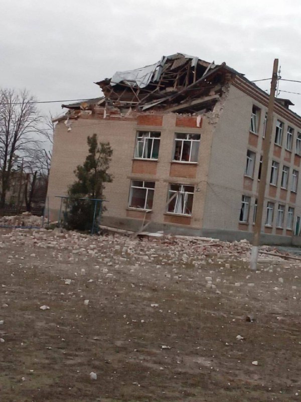 Rusiya bombardmanları nəticəsində Xerson vilayətinin Kaxkarivkasında dağıntılar