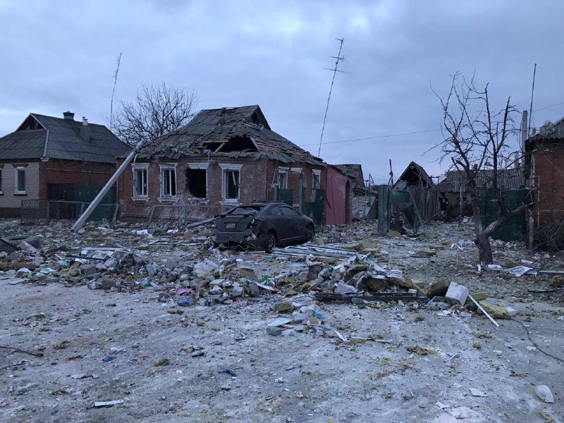 Een baby gedood, drie andere mensen raakten gewond als gevolg van een Russische raketaanval met de S-300 in Zolochiv in de regio Charkov