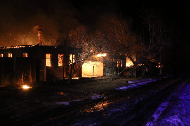 7 pessoas mortas, incluindo 3 crianças, como resultado de ataque de drones russos em Kharkiv, várias casas queimadas
