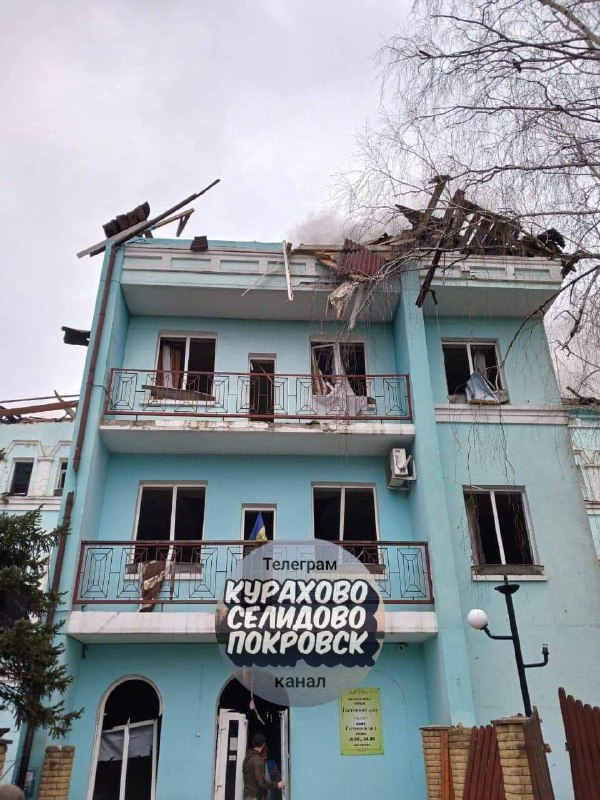 Branden als gevolg van Russisch bombardement in Kurakhove in de regio Donetsk