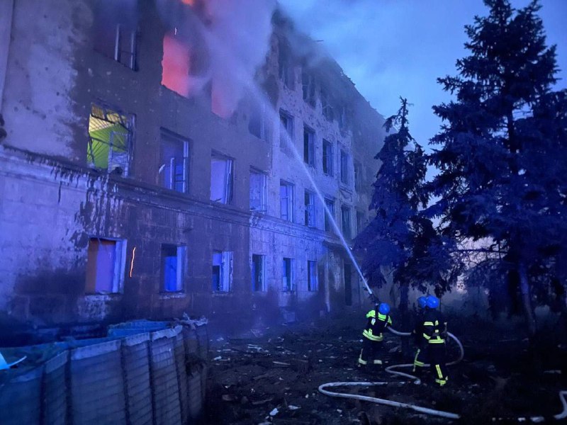 Destruição como resultado de bombardeio em Novohrodivka, na região de Donetsk