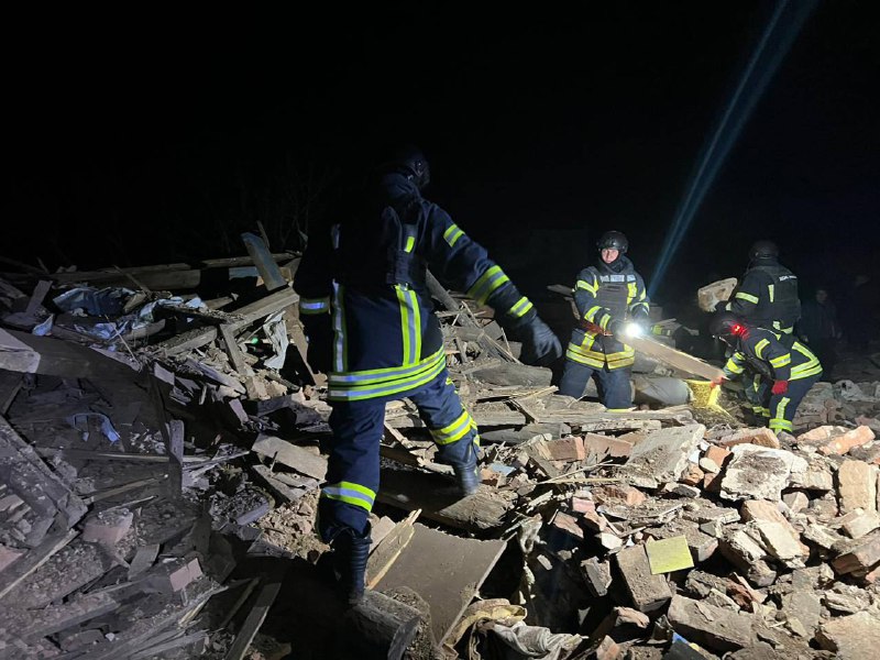 खार्किव क्षेत्र के विल्खुवत्का में रूसी विमानन बमबारी के परिणामस्वरूप 1 व्यक्ति घायल हो गया