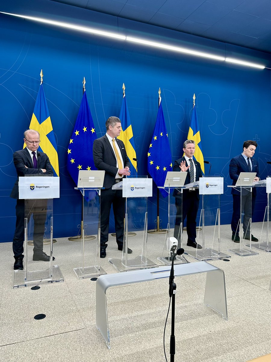 आज स्वीडन ने यूक्रेन के लिए अब तक के सबसे बड़े सहायता पैकेज की घोषणा की। पैकेज 15 का मूल्य 7,1 बिलियन SEK (~$683 मिलियन) होगा, जिससे यूक्रेन को सैन्य सहायता का संयुक्त मूल्य 30 बिलियन SEK हो जाएगा। (~$2,9 बिलियन)