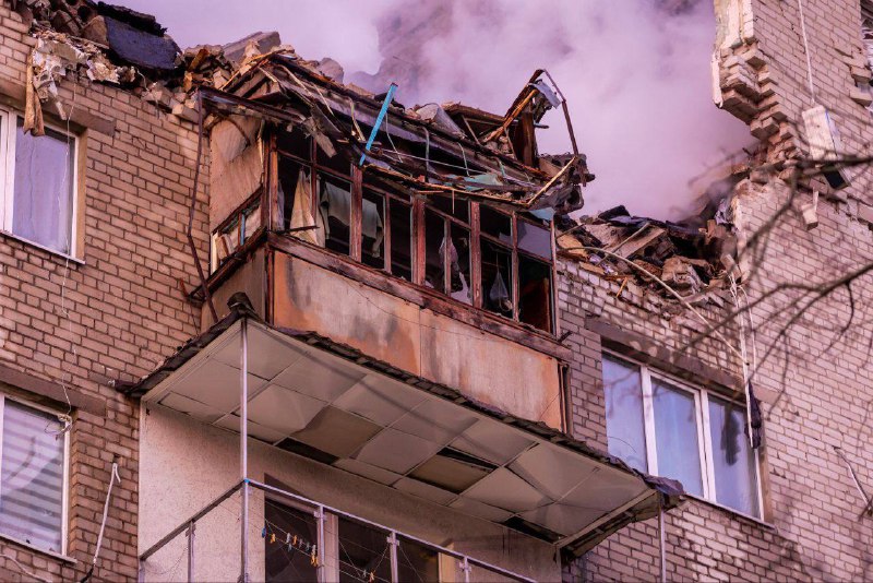 5 дрона бяха свалени над Днепропетровска област през нощта, но има попадения в град Днепър: многоетажна жилищна сграда и предприятие. Също така руската армия атакува с артилерия Никополския район