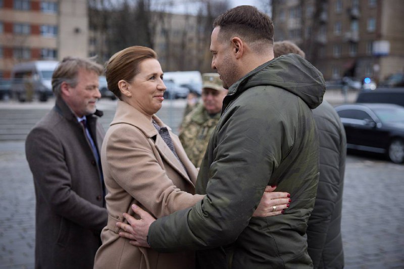 Датският премиер Фредериксен се среща с президента Зеленски в Лвов