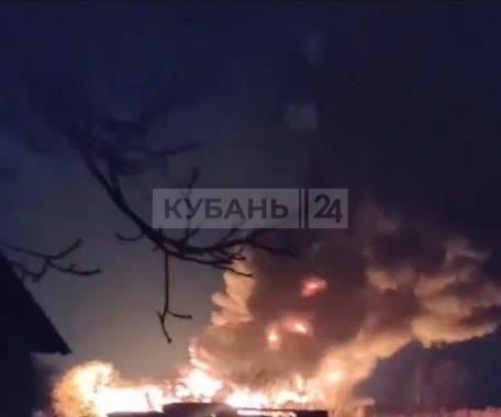 疑似俄罗斯军机在克拉斯诺达尔地区卡涅夫斯基区特鲁多瓦亚亚美尼亚村坠毁