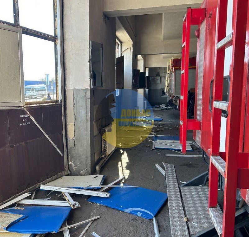 Remiza strażacka została zniszczona w wyniku rosyjskiego ostrzału w Kurachowie