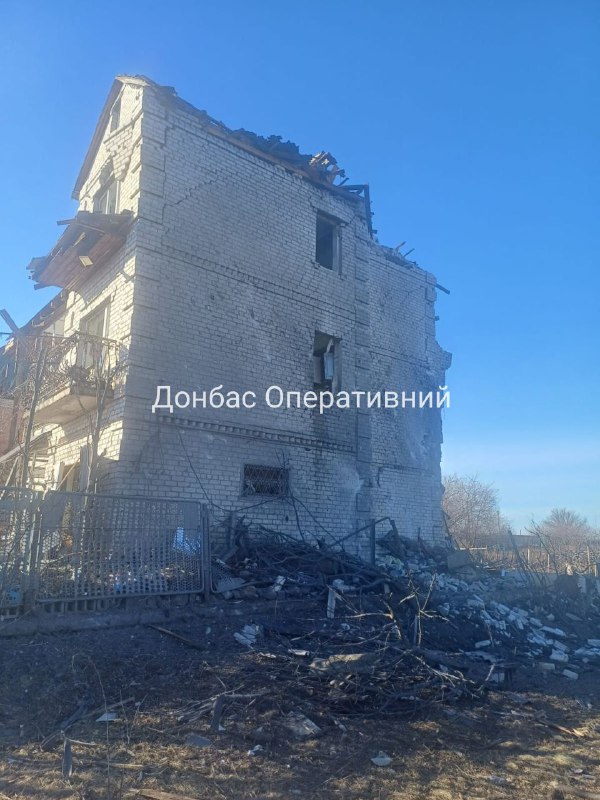 Distruzione a Mykolaivka, nella regione di Donetsk, a seguito degli attacchi missilistici russi questa mattina