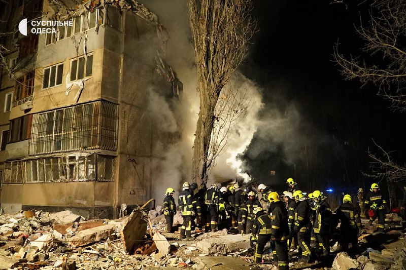 Una casa residenziale è parzialmente crollata a causa dell'attacco dei droni a Odessa
