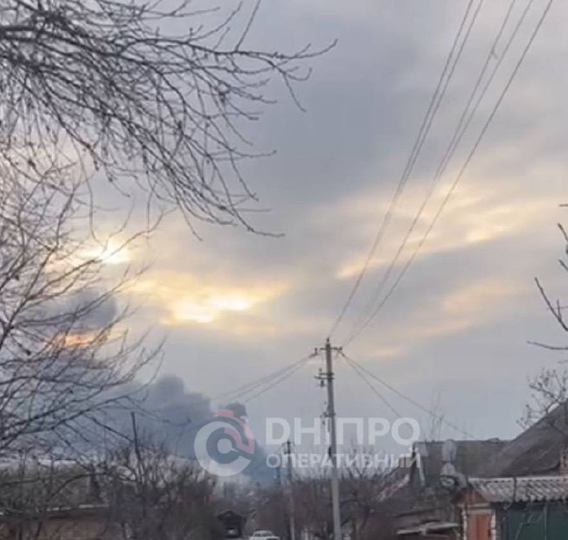 Wielki pożar w Nikopolu po rosyjskim ostrzale