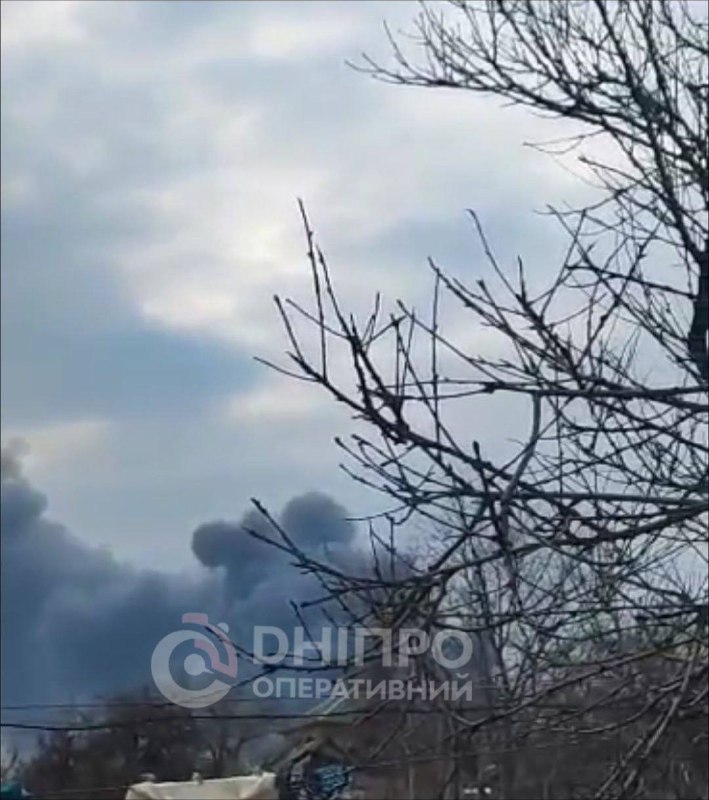 Gran incendi a Nikopol després dels bombardejos russos
