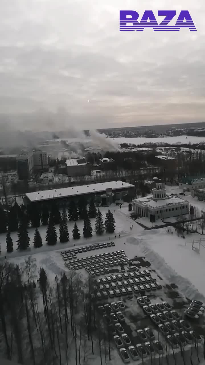 Em Kazan, a Escola Superior de Tanques de Comando está em chamas