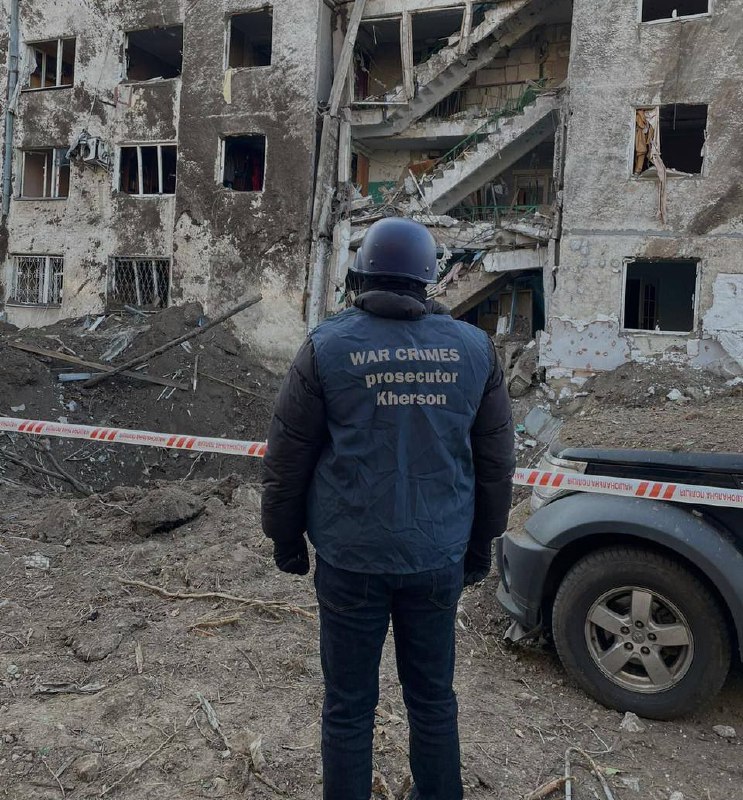 Destruição em Kherson como resultado de bombardeio durante a noite