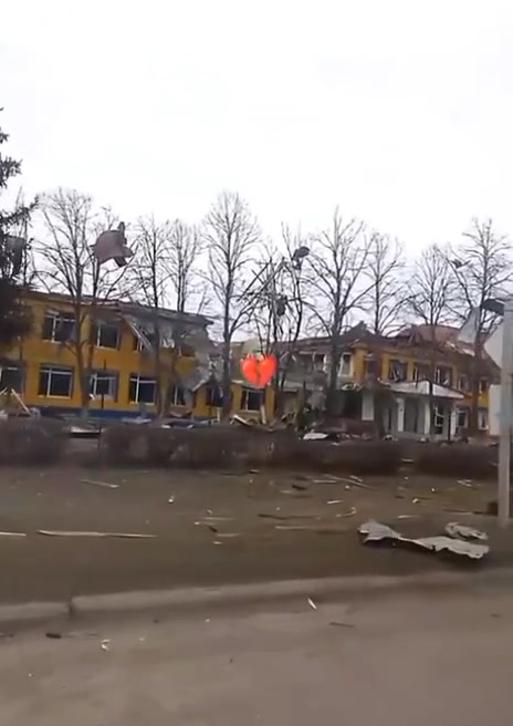 Distruzione a Shakhove, nella regione di Donetsk, a seguito del bombardamento russo di ieri