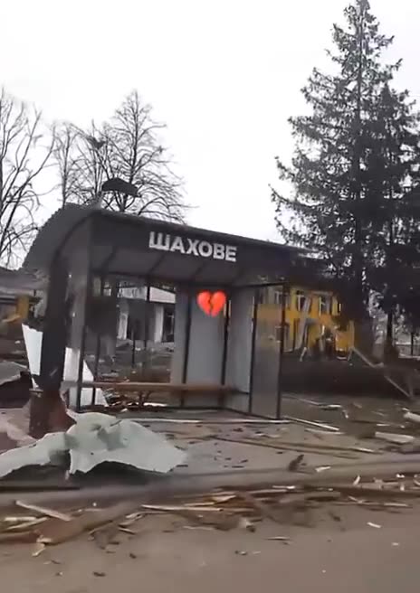 Distruzione a Shakhove, nella regione di Donetsk, a seguito del bombardamento russo di ieri