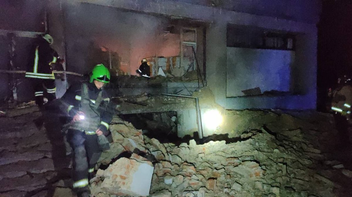 I droni Shahed hanno danneggiato case residenziali nel quartiere Slobidsky di Kharkiv