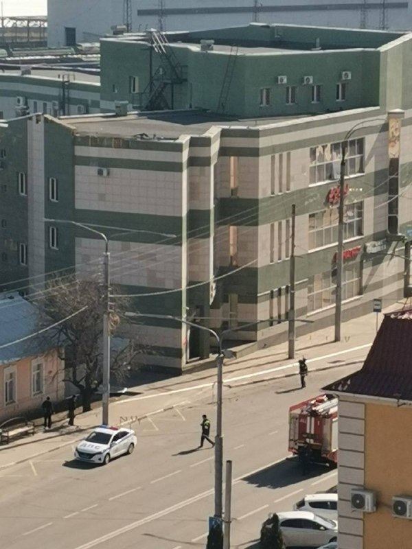 Drone caiu no telhado de um shopping perto da estação ferroviária em Belgorod