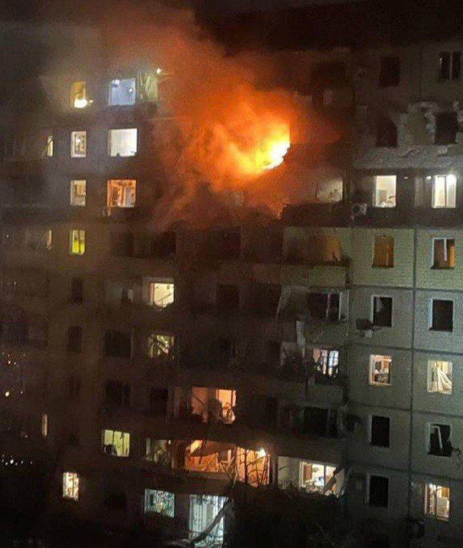 据报道俄罗斯Kh-59导弹击中克里沃罗格民宅，房屋起火