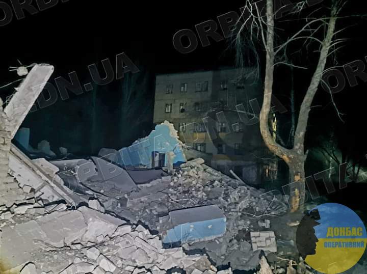 Zničenie v Myrnohrade v dôsledku raketových útokov cez noc