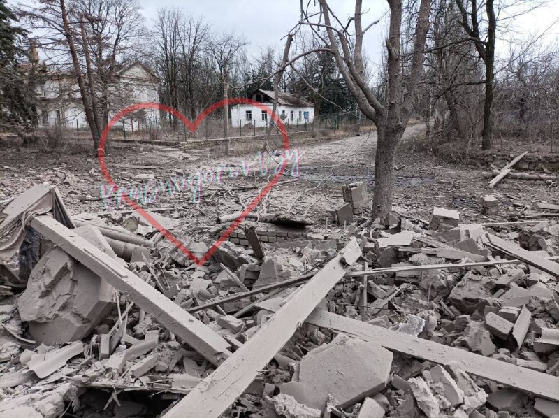 Destruição como resultado de bombardeio em Krasnohorivka