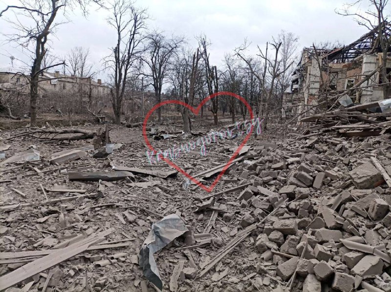 Distruzione a seguito del bombardamento a Krasnohorivka