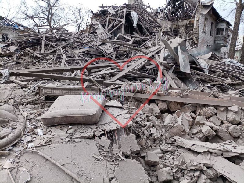 Разрушения в резултат на обстрел в Красногоровка