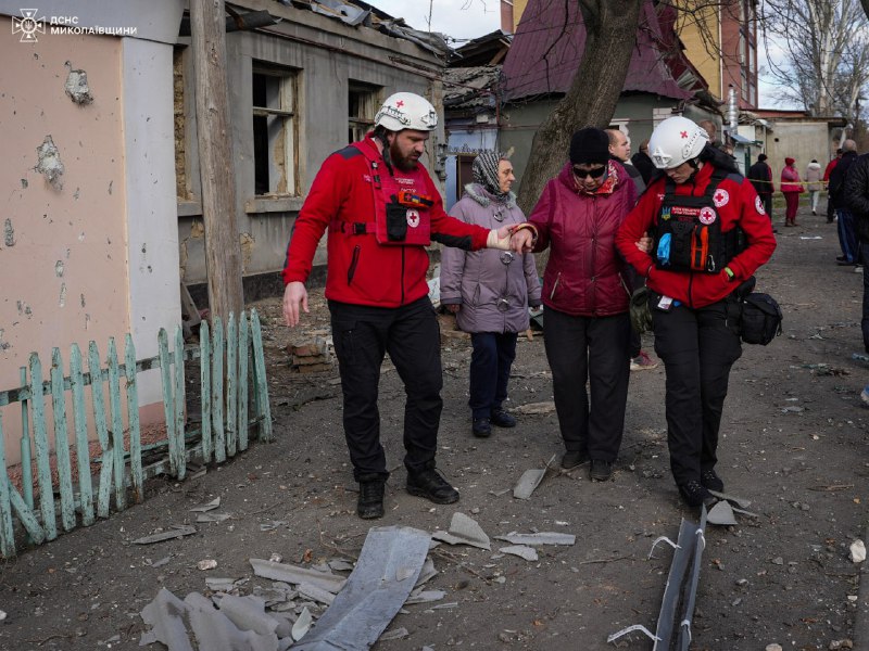 Zniszczenia w Mikołajowie w wyniku rosyjskiego ataku rakietowego
