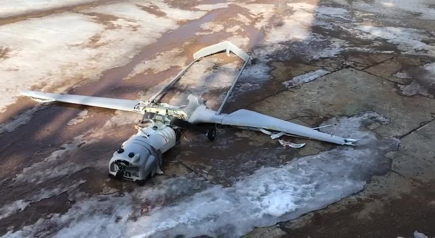 Według doniesień w rafinerii Slavnieft-Yanos w Jarosławiu zestrzelono 4 drony