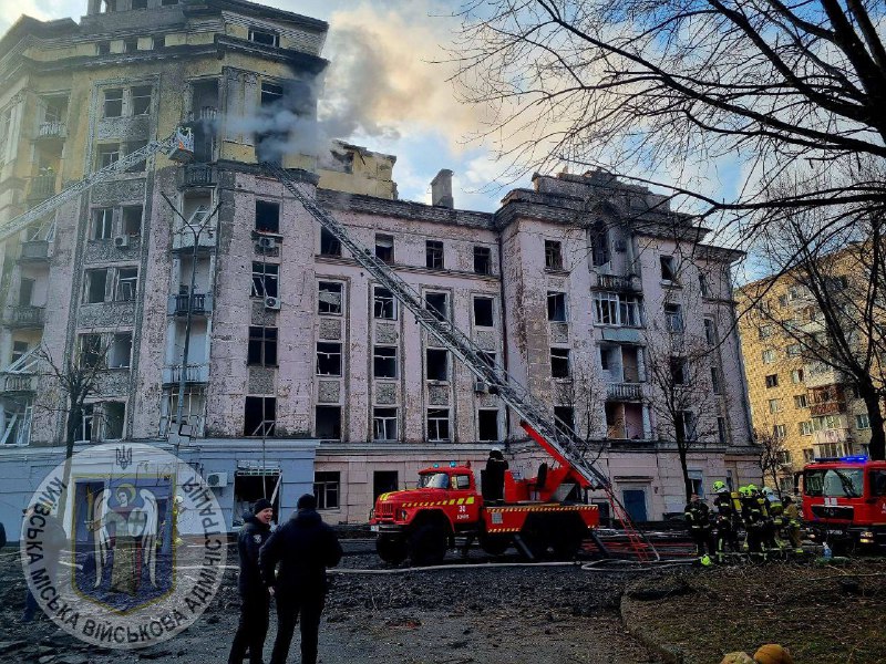 V důsledku ruských raketových útoků bylo v Kyjevě zraněno 12 lidí