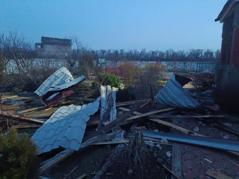 Danni causati dai bombardamenti nel villaggio di Ozeryanivka