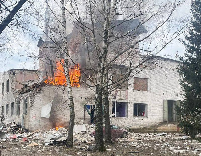 Щети в резултат на бомбардировка в Семеновка, Черниговска област