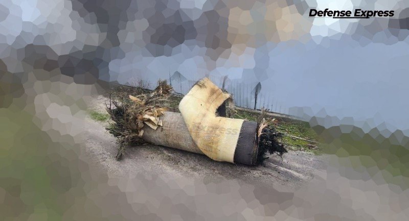 आज मार गिराई गई दो 3M22 ज़िरकोन मिसाइलों में से एक का मलबा। फोटो: डिफेंस एक्सप्रेस।