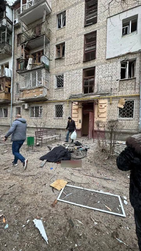 1 persoon gedood, 16 gewond als gevolg van Russische luchtaanval met geleide bom in Charkov