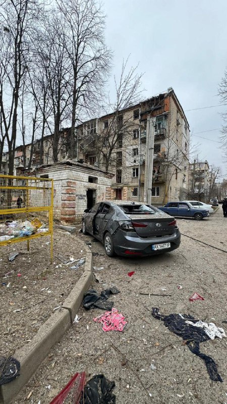 1 особа је погинула, 16 рањено у руском ваздушном удару навођеном бомбом у Харкову