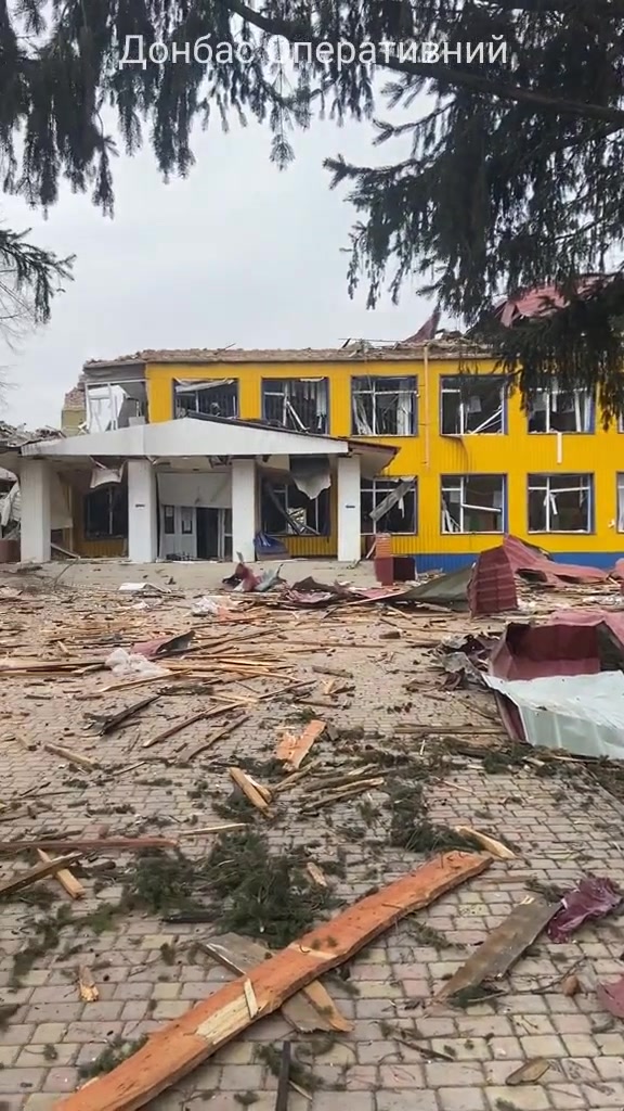 Destrucción en Shakhove de la región de Donetsk